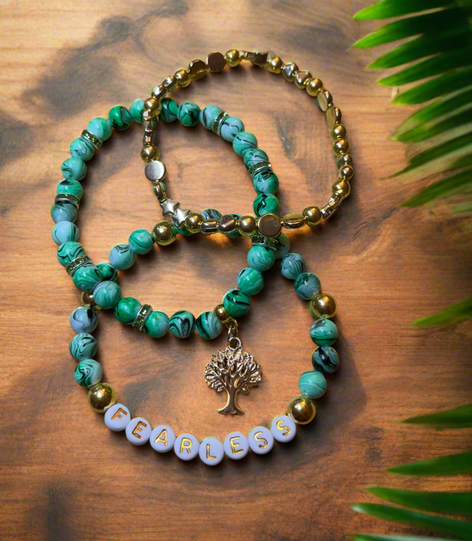 Fearless bracelet set, marble green beads, gold tones accents.